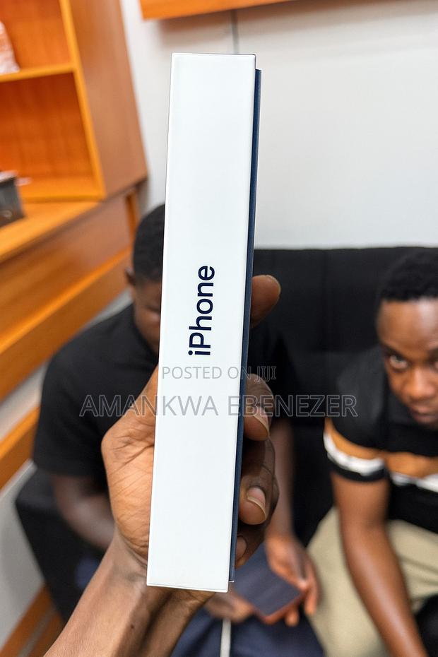 New Apple iPhone 17 Pro Max 256 GB Blue · Photo 3