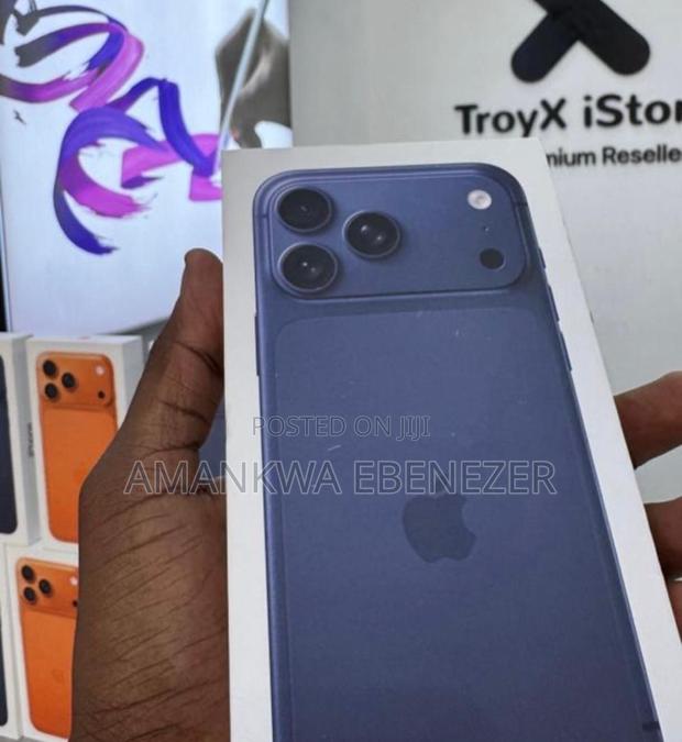 New Apple iPhone 17 Pro Max 256 GB Blue · Photo 4