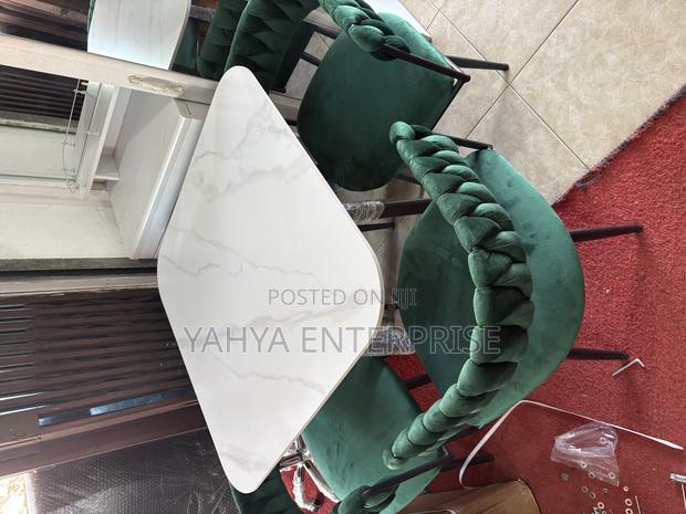 Dining Table · Photo 3