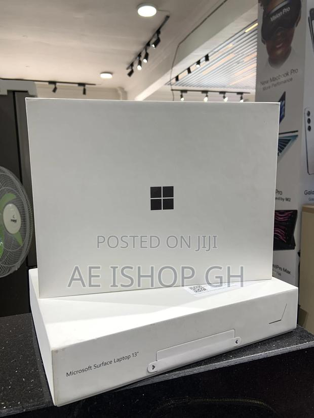 New Laptop Microsoft Surface 16GB SSD 256GB photo 3