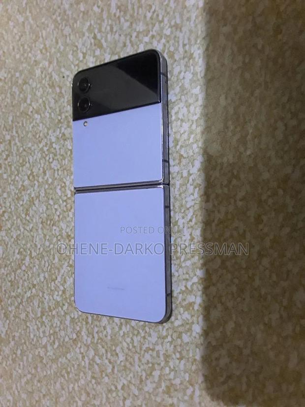 Samsung Galaxy Z Flip4 256 GB Blue photo 2
