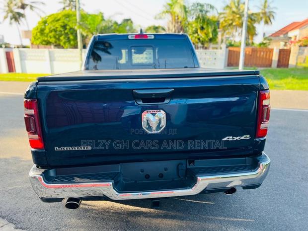 Dodge RAM 1500 5.7 Petrol AWD 2022 Blue photo 2