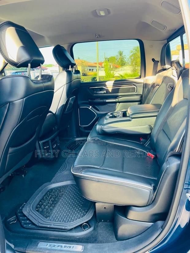 Dodge RAM 1500 5.7 Petrol AWD 2022 Blue photo 3