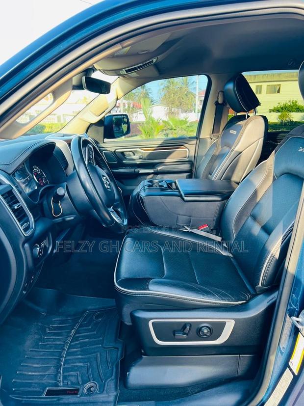 Dodge RAM 1500 5.7 Petrol AWD 2022 Blue photo 4