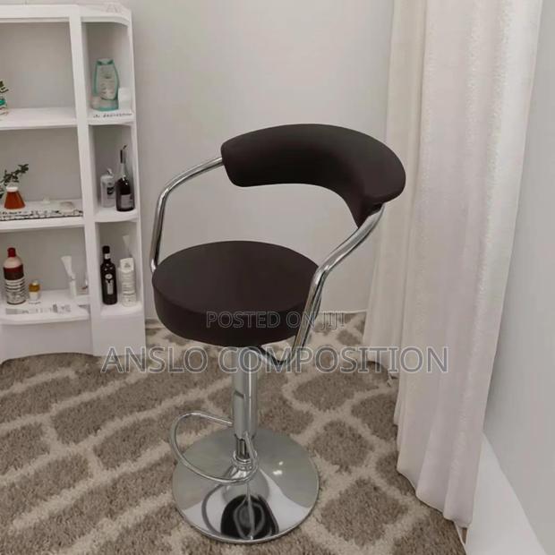 Portable Bar Stool · Photo 4