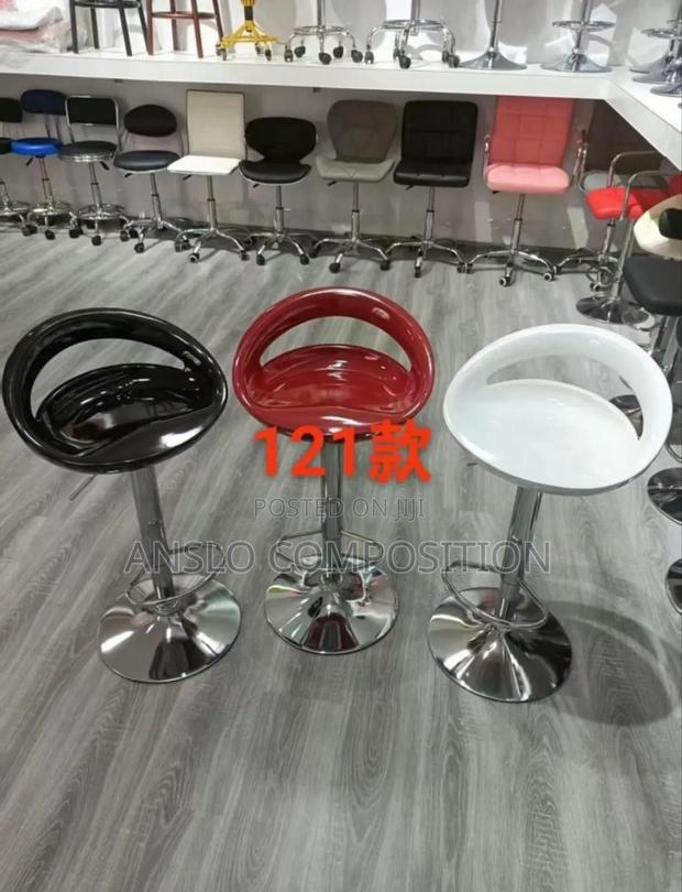 Rounded Bar Stool · Photo 2