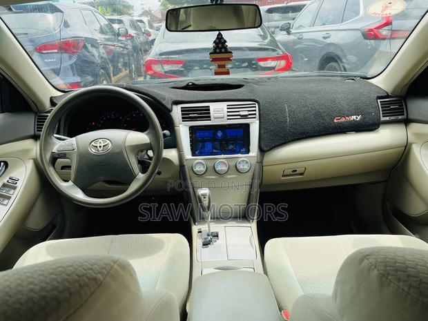 Toyota Camry LE 4dr Sedan (2.5L 4cyl 6AM) 2010 Green