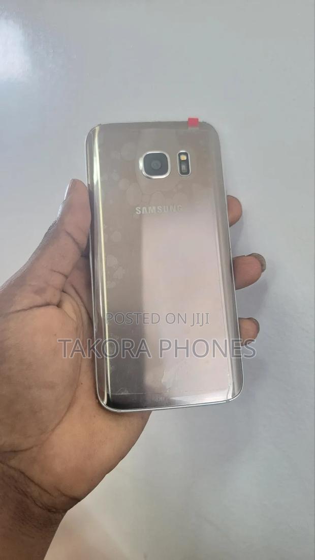New Samsung Galaxy S7 32 GB Gold photo 2