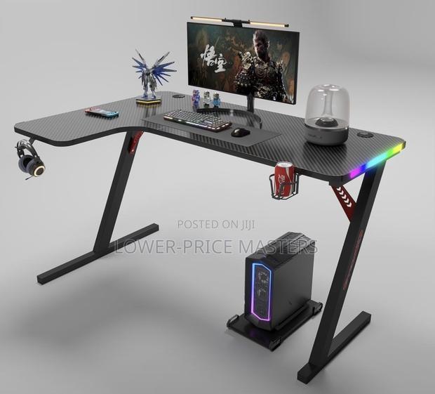 1.6 Meters L. Shaped Gaming and Computer Workstation / Table · Photo 3