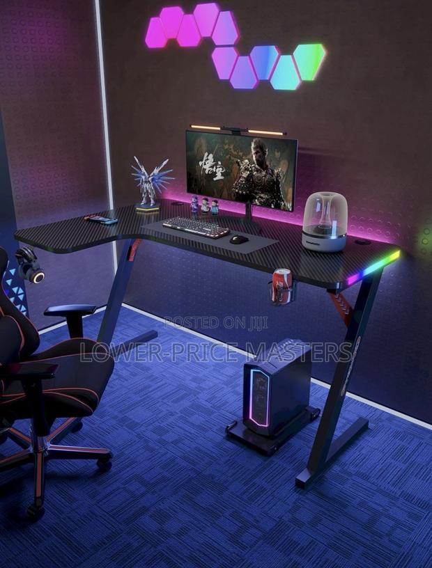 1.6 Meters L. Shaped Gaming and Computer Workstation / Table · Photo 4