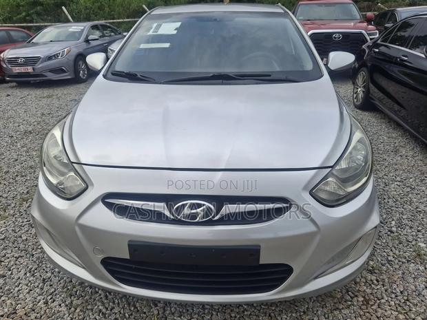 Hyundai Accent SE 4dr Hatchback (1.6L 4cyl 6A) 2014 Silver