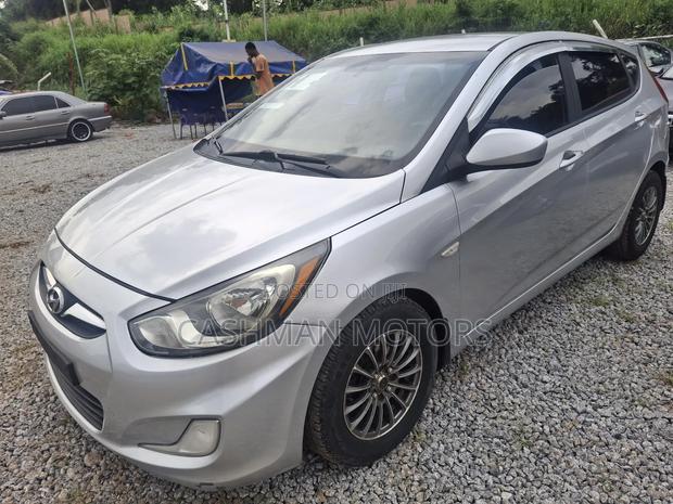 Hyundai Accent SE 4dr Hatchback (1.6L 4cyl 6A) 2014 Silver