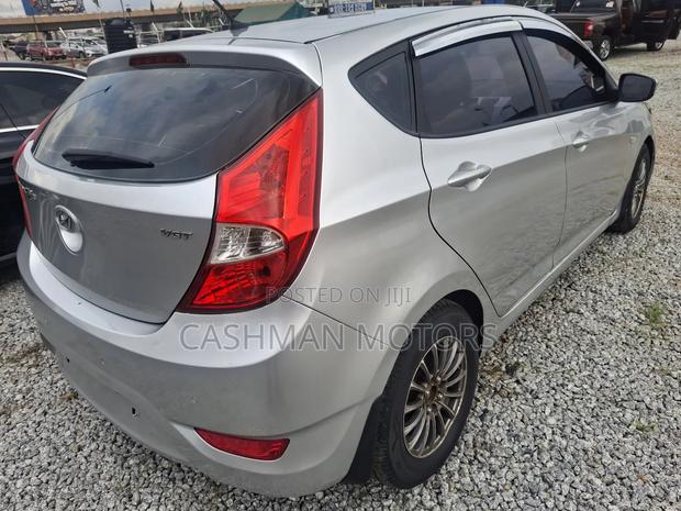 Hyundai Accent SE 4dr Hatchback (1.6L 4cyl 6A) 2014 Silver