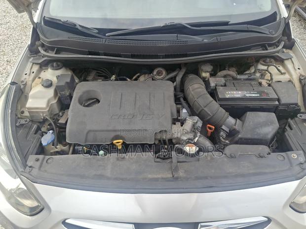 Hyundai Accent SE 4dr Hatchback (1.6L 4cyl 6A) 2014 Silver