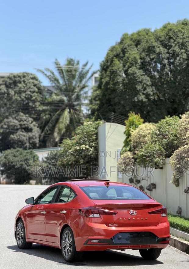 Hyundai Elantra 2019 Red