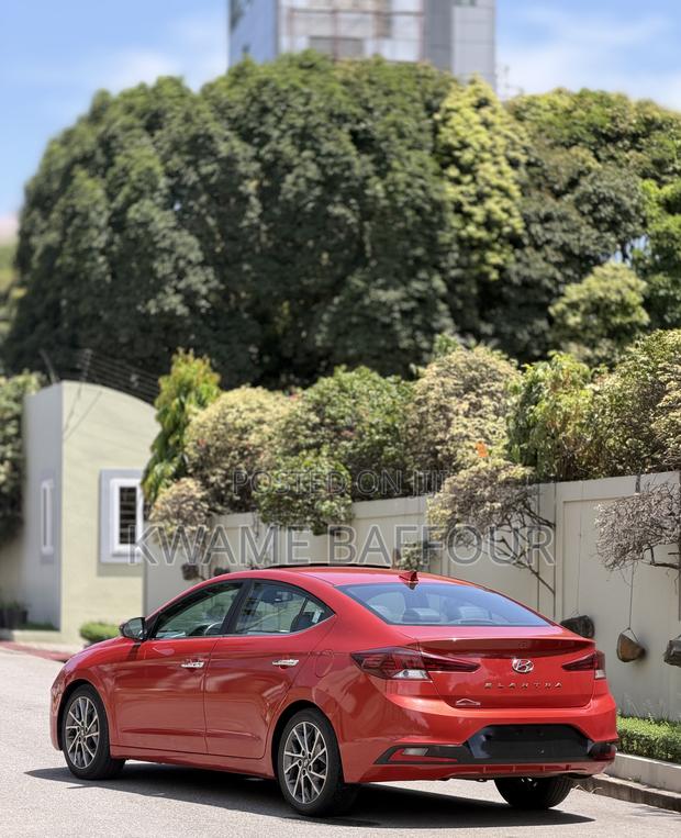Hyundai Elantra 2019 Red