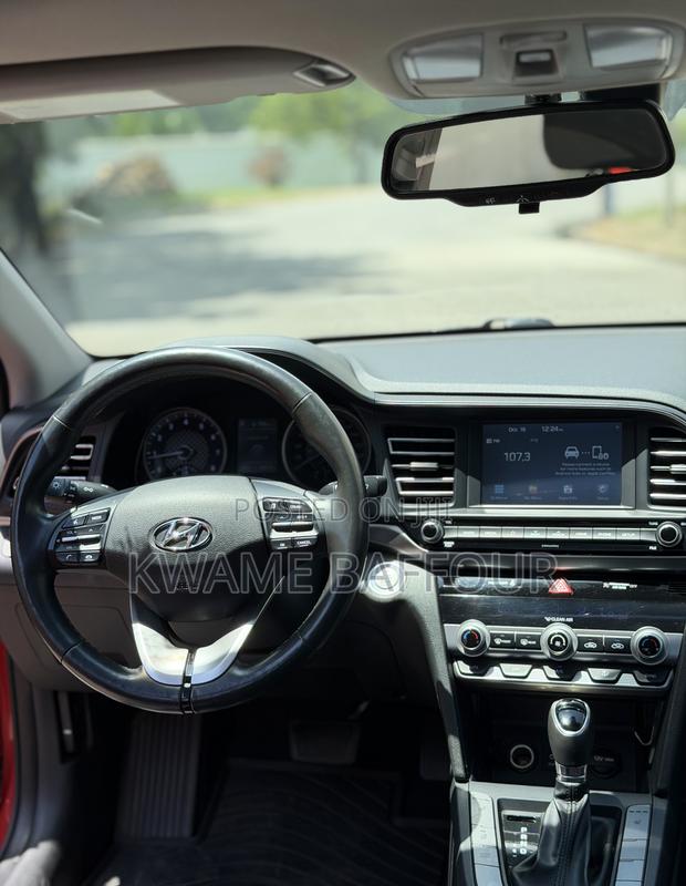 Hyundai Elantra 2019 Red