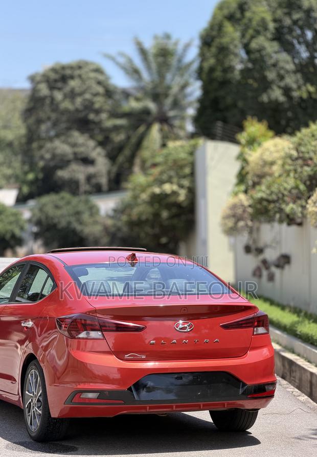 Hyundai Elantra 2019 Red