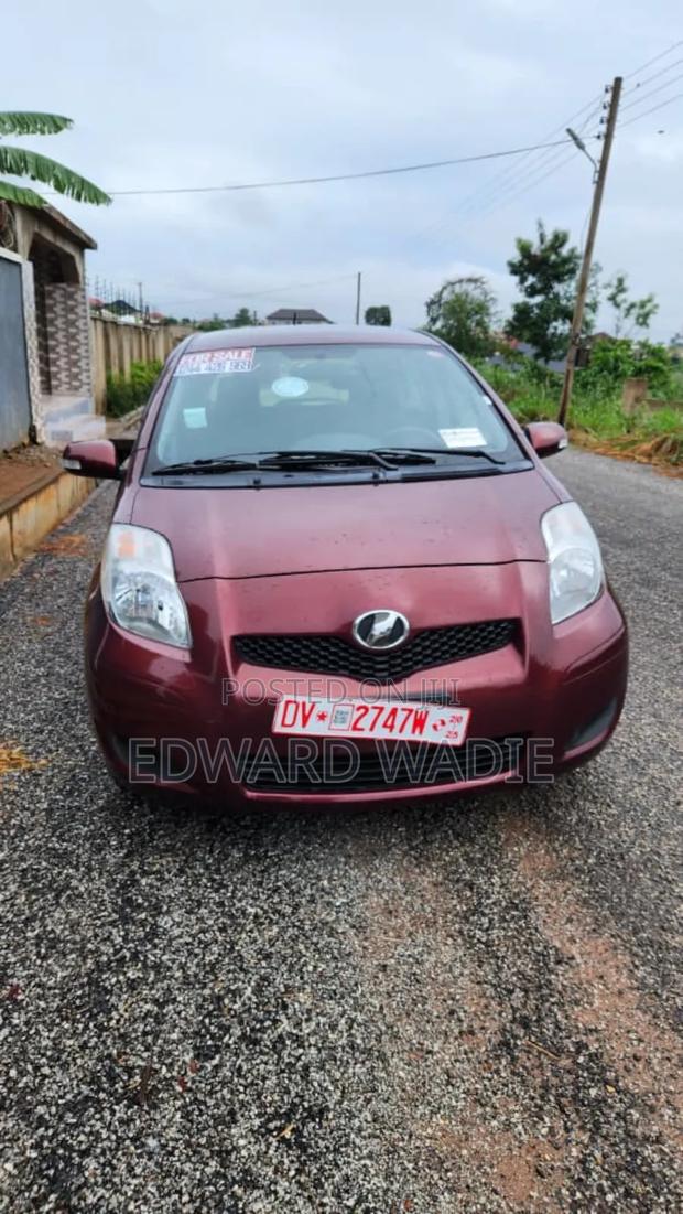 Toyota Vitz 2010 photo 2