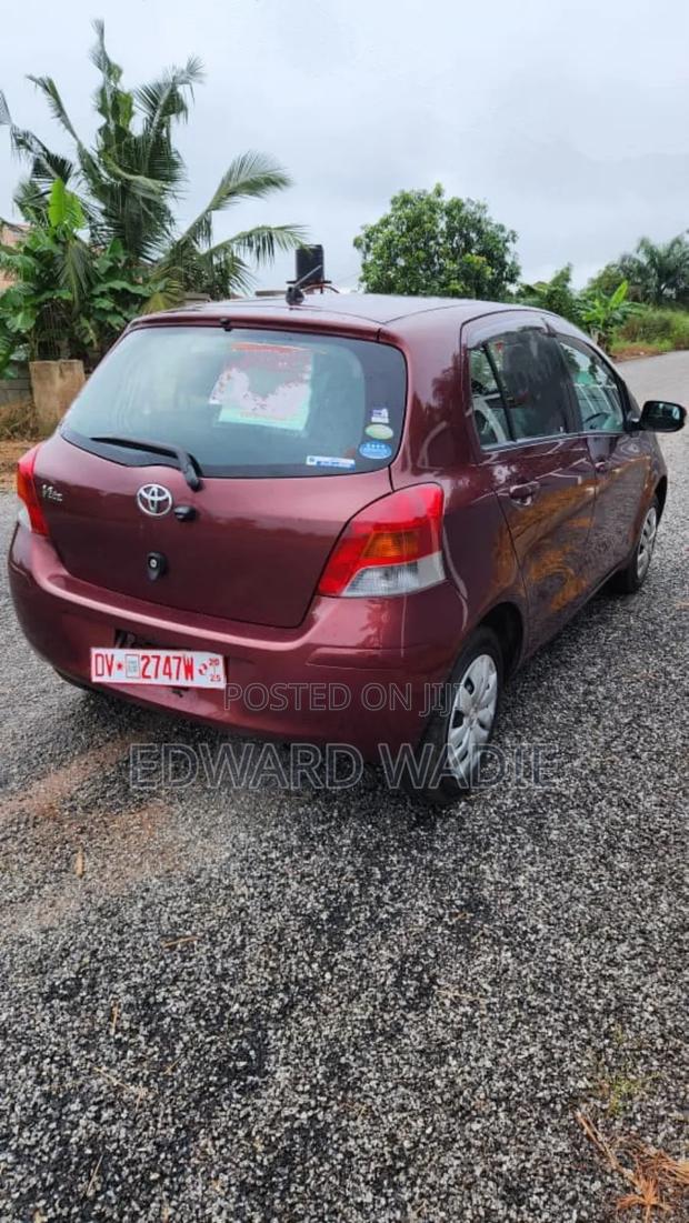 Toyota Vitz 2010 photo 4