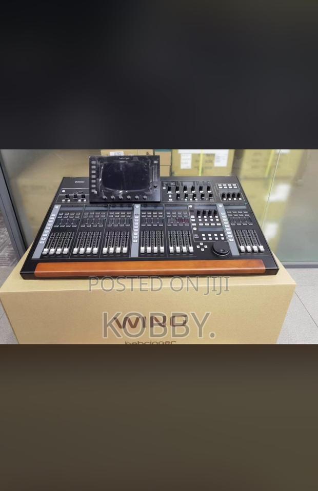 Behringer Wing Digital Mixer · Photo 2