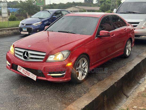 Mercedes-Benz C250 2014 Red photo 2