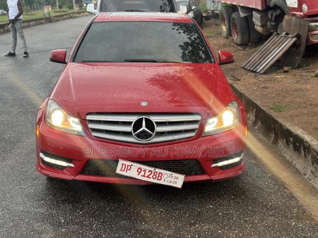 Mercedes-Benz C250 2014 Red