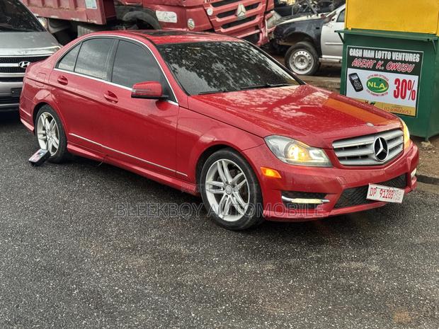 Mercedes-Benz C250 2014 Red photo 3