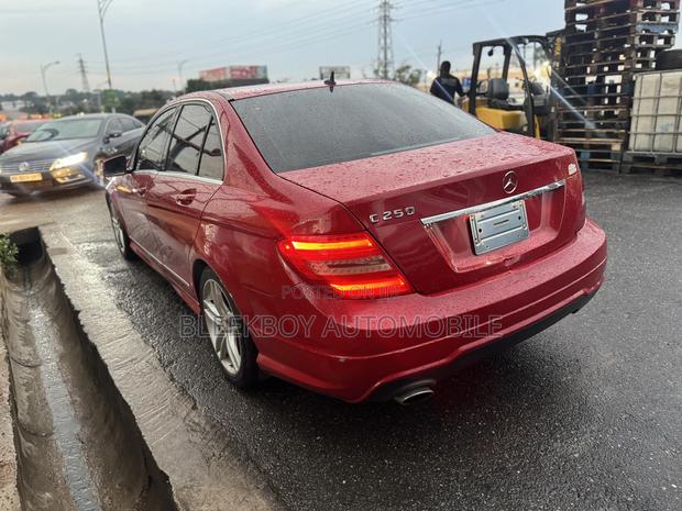 Mercedes-Benz C250 2014 Red photo 4