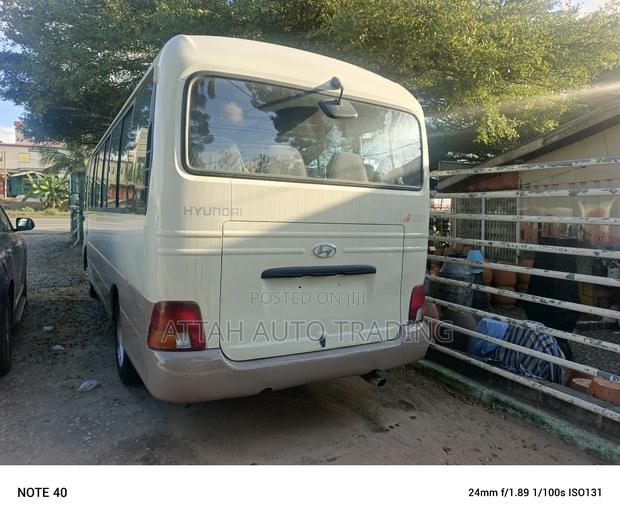 Hyundai County 2012 Brown photo 4