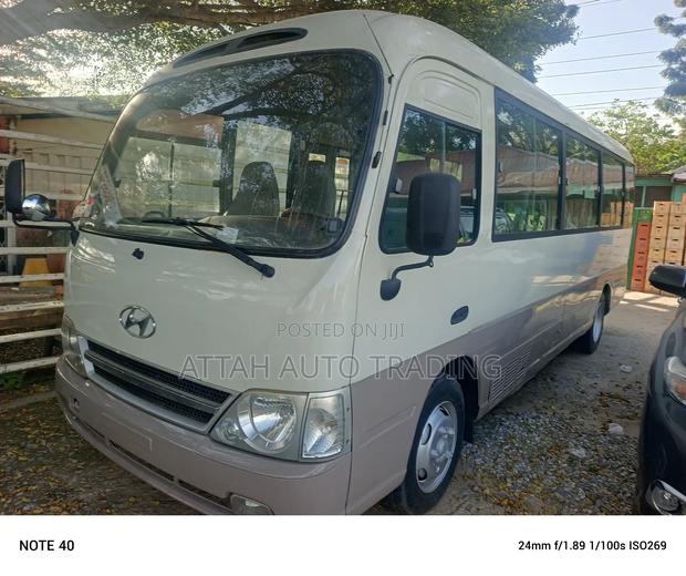 Hyundai County 2012 Brown