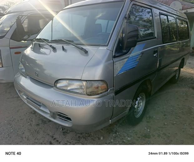 Hyundai H-100 2000 Silver