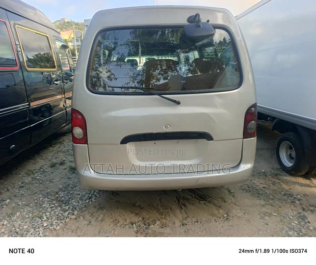 Hyundai H-100 2000 Silver photo 2