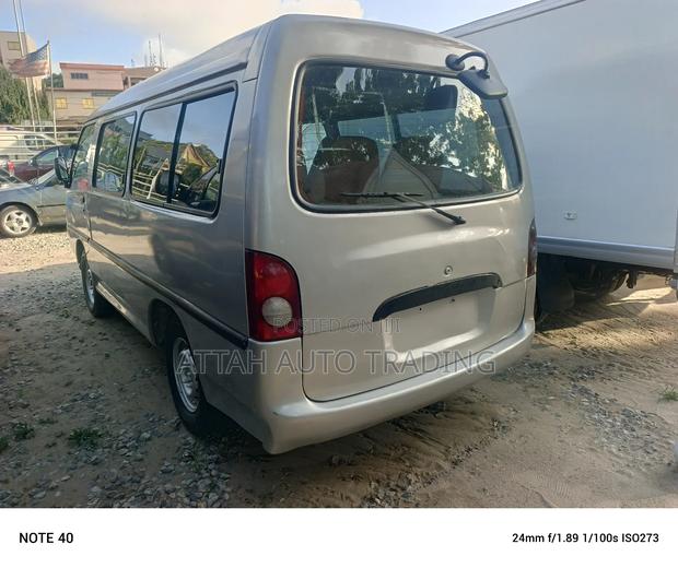 Hyundai H-100 2000 Silver photo 3