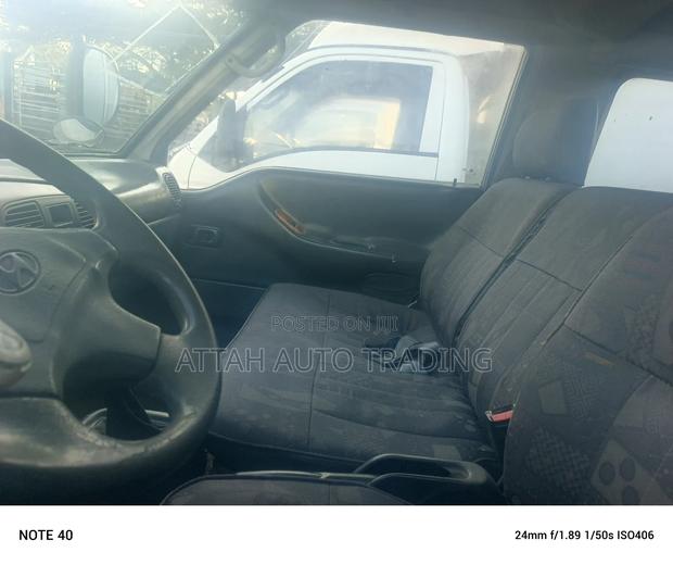 Hyundai H-100 2000 Silver photo 4