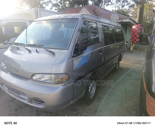 Hyundai H-100 2000 Silver photo 7