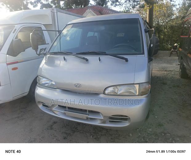 Hyundai H-100 2000 Silver photo 8
