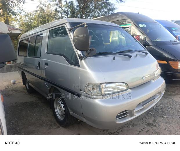 Hyundai H-100 2000 Silver photo 9