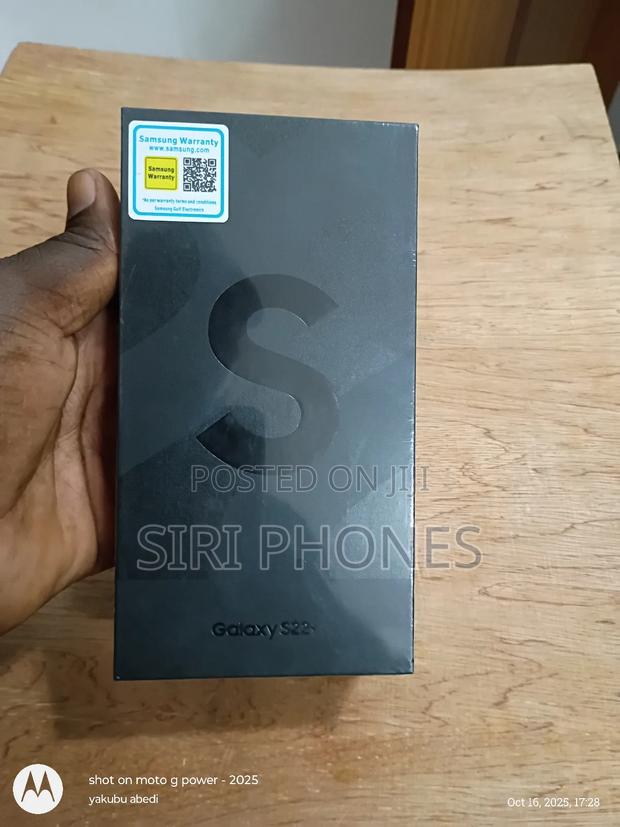 New Samsung Galaxy S22+ 5G 256 GB Black · Photo 4