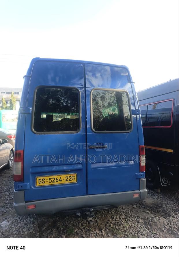 Mercedes-Benz Sprinter 2009 Blue photo 3