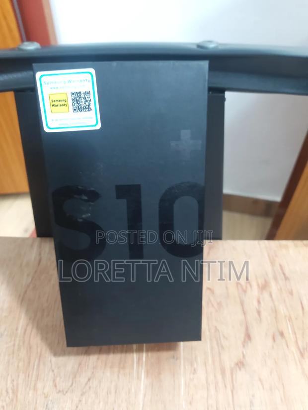 New Samsung Galaxy S10 128 GB Black photo 2