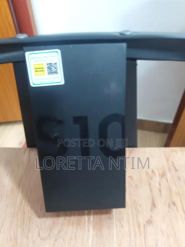New Samsung Galaxy S10 Plus 128 GB Black photo 3