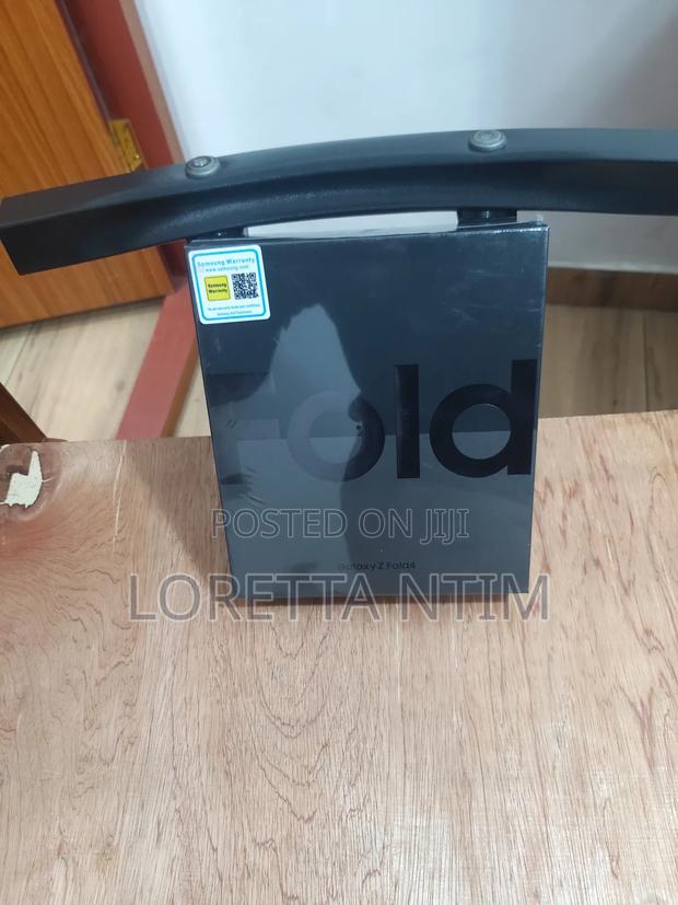 New Samsung Galaxy Z Fold4 256 GB Gray