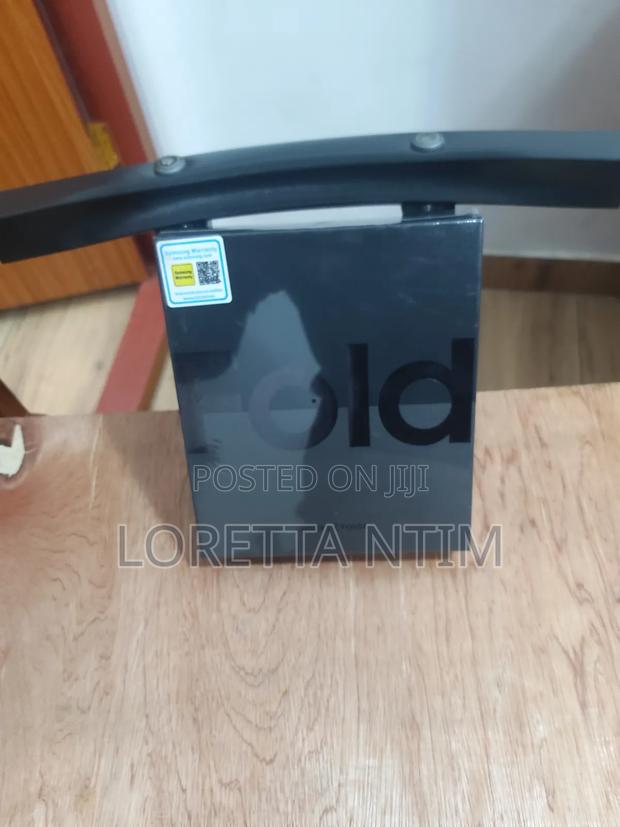New Samsung Galaxy Z Fold4 256 GB Gray photo 3