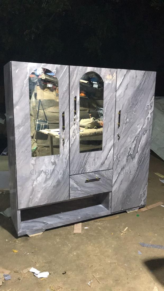 Quality 4 in One Wardrobe · Photo 3