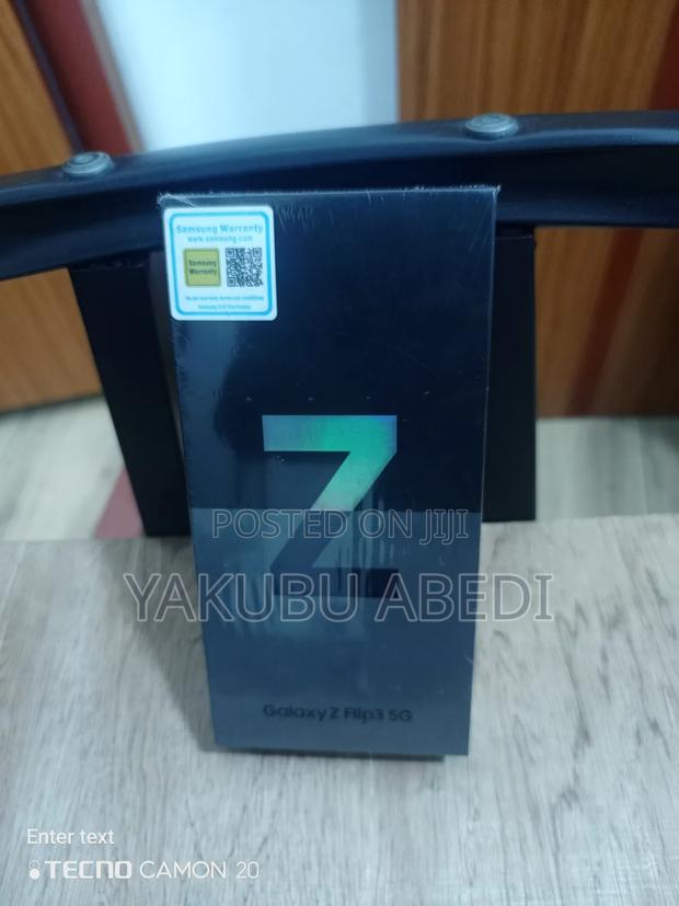 New Samsung Galaxy Z Flip 3 256 GB Black · Photo 4