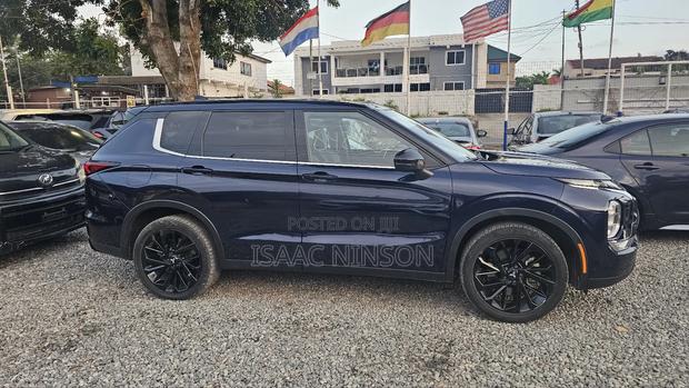 Mitsubishi Outlander 2023 Blue