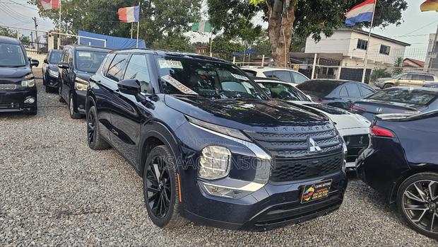 Mitsubishi Outlander 2023 Blue