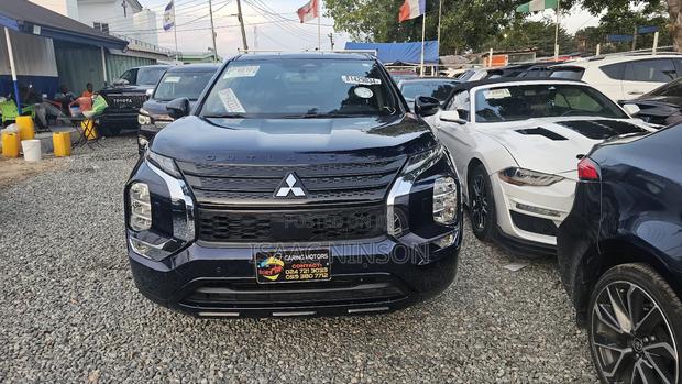 Mitsubishi Outlander 2023 Blue