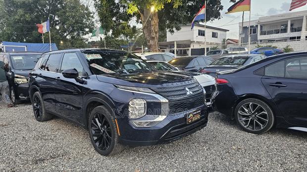 Mitsubishi Outlander 2023 Blue